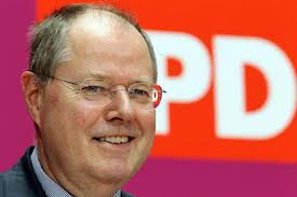 SPD-Kanzlerkandidat Peer Steinbrück Peer Steinbrück vor SPD Wahlplakat